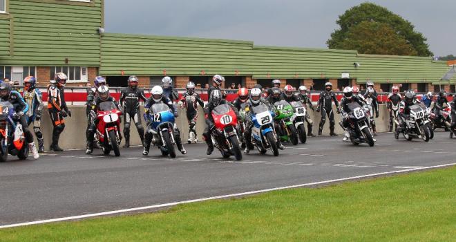 AND THEY'RE OFF AT SNETTERTON